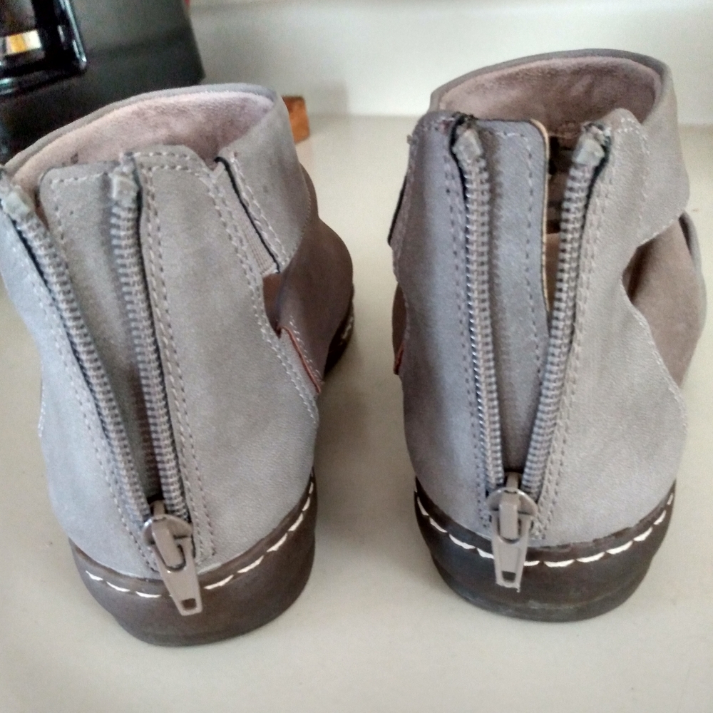 Ladies sandles